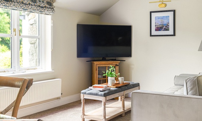 Charlestown Cottage | An exceptional two-bedroom coach house with games room and gardens, set in a quiet tucked away locat
