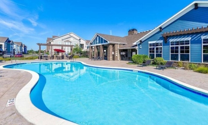 Zionsville Apartment | An Exquisite 3 Rooms Townhome in Zionsville Suitable for Long-Term Stays