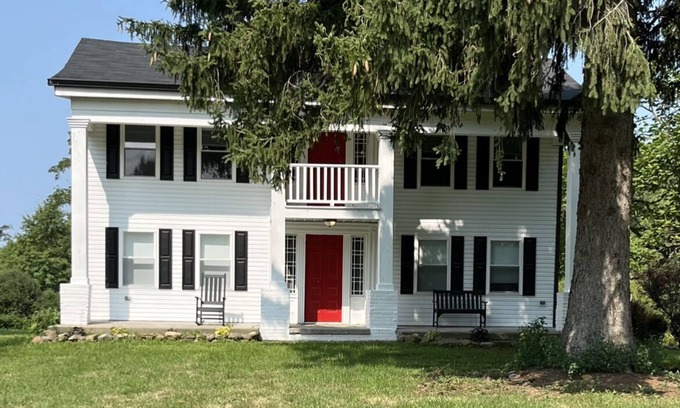 Bristolville Other | An old stagecoach stop in Amish country. A peaceful, quiet, couples retreat