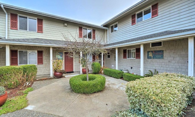 Anacortes Apartment | Anacortes Condo - Walk to Town, Marina, and Bay!