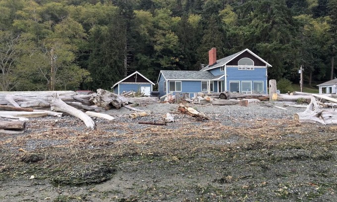Clinton House | Anchor Away, Whidbey Island Beachfront Getaway
