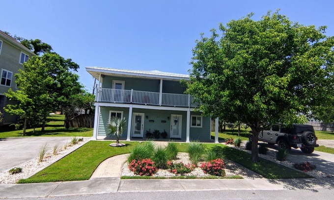 Gulfport House | *Anchor Townhome w/Gulf views* Walk to beach/seafood