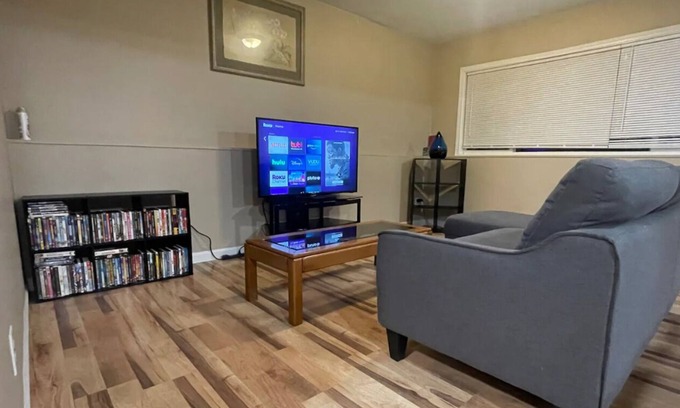 Turnagain Apartment | Anchorage 2BR Spacious Wi-Fi Centrally located