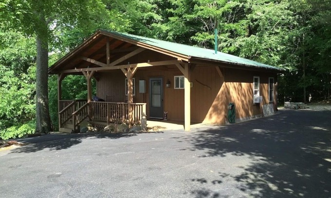 Byrdstown Cabin | Anchors Away - Minutes to Star Pointe, Eagle Cove and Sunset Marinas