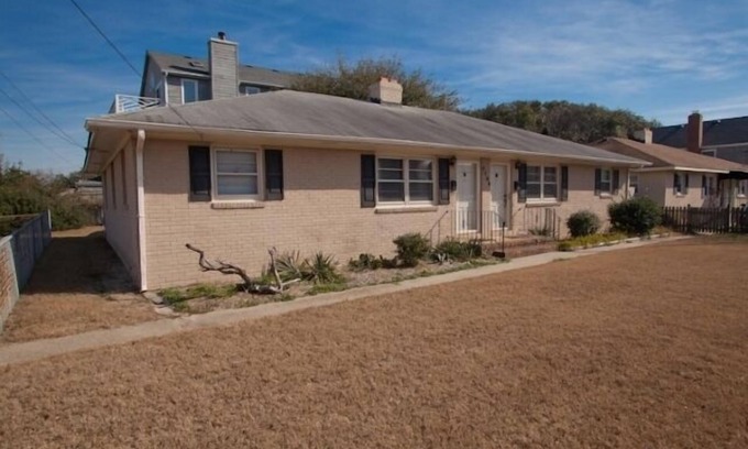 Northeast Virginia Beach House | Anchors Away - North End VB - Pet Friendly!