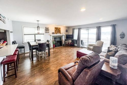 Lake Hamilton Apartment | Anchors Away w/Lake View & Pool
