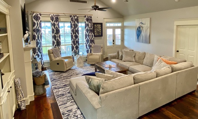 Ventress House | Anchors Aweigh~Family, Couples, Groups~Private Dock/Pier