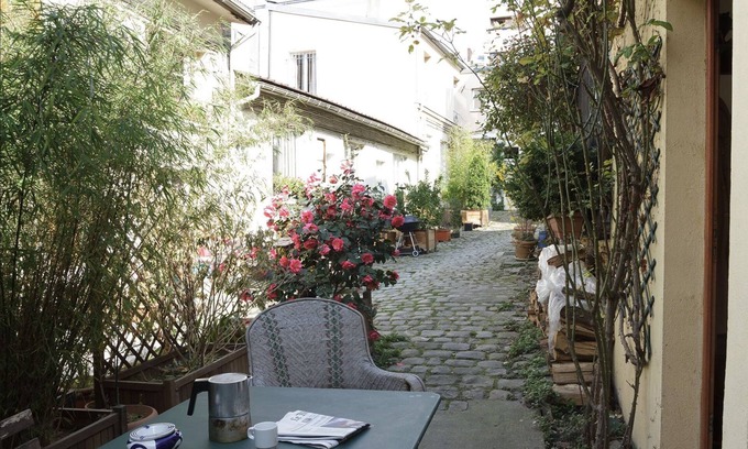 Les Amandiers House | Ancien Atelier Transformé en Maison, Dans une Cour Typique de Ménilmontant !