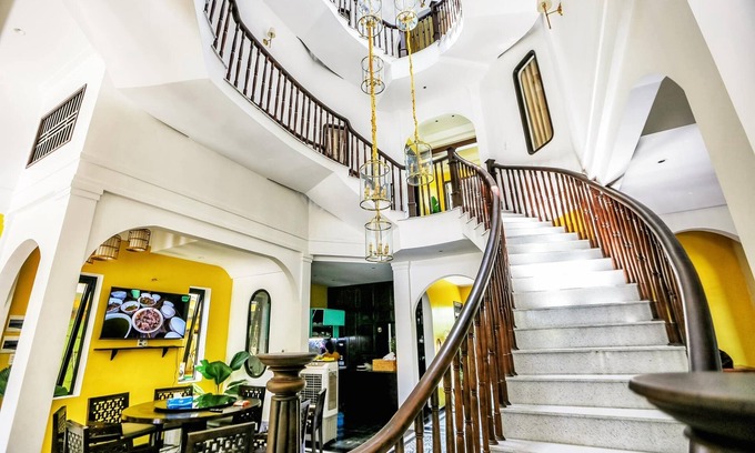 Hoi An Hotel | Ancient and modern decoration, room overlooking Thu Bon river. Enjoy your time
