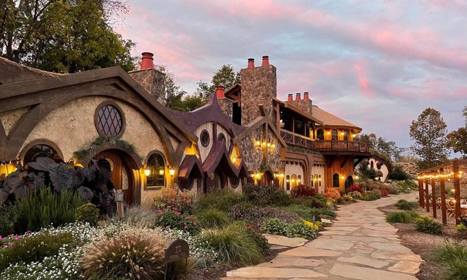 Knoxville Hotel | Ancient Lore Village