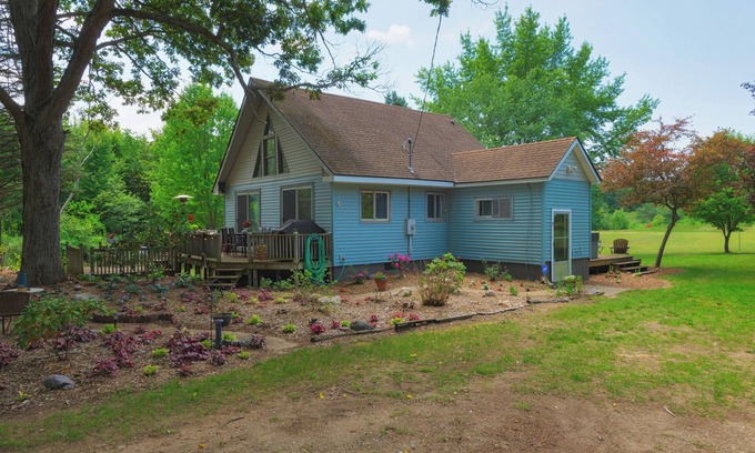 Grand Junction House | Ancient Oak Sanctuary Rural getaway, walking paths