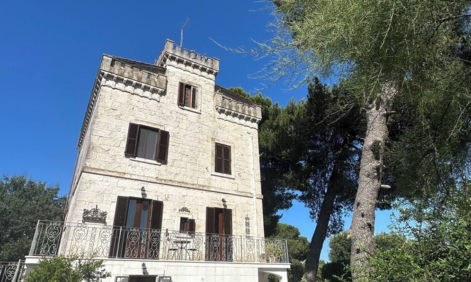 Ostuni Apartment | Ancient tower in the countryside, surrounded by greenery, 6 km from Ostuni (Br).