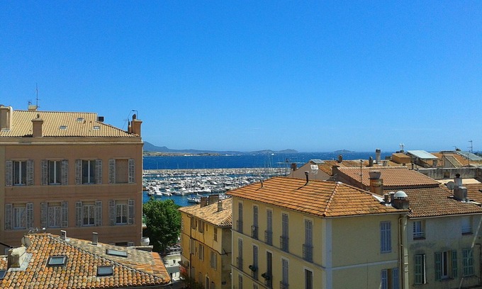 Bandol Apartment | And Sea Port, City Heart quiet