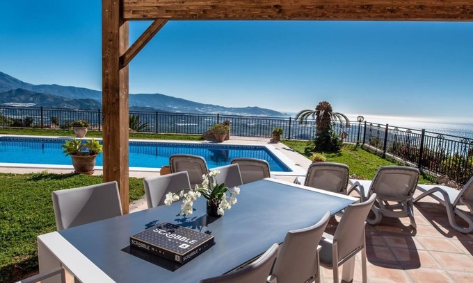 Salobrena Villa | Andalusian style holiday villa with seaview