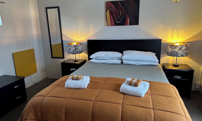 Lowburn Hotel | Anderson Park Motel