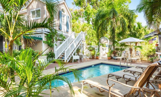 Downtown Bed & Breakfast | Andrews Inn & Garden Cottages