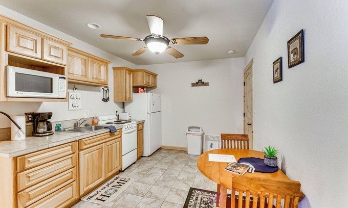Angel Fire Apartment | Angel Fire Apartment ~ 2 Mi to Resort!