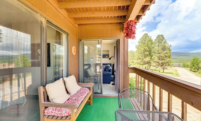 Angel Fire Condo | Angel Fire Mountain Condo: Steps to Ski Resort!
