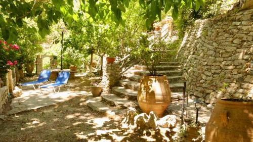 Mixorrouma House | Angela's River Paradise Cottages