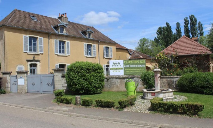 Vauconcourt-Nervezain House | Angele & Auguste