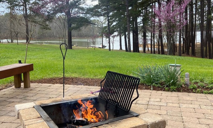 Henderson Apartment | Angler's Den~Kerr Lake Life! Lake Front, Kayaks & Boat Dock