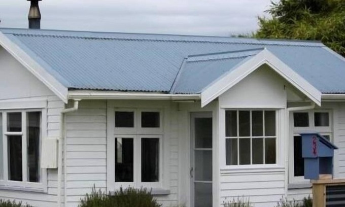Hokitika House | Ann's Cottage - By the Sea -One minute Walk to the Beach