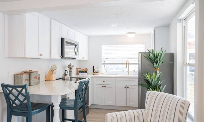 Anna Maria Apartment | Anna Maria Updated Studio moments from the sand w/Pool, Beach Gear & Bikes