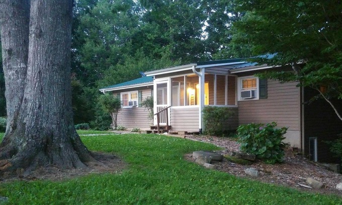 Flat Rock House | Anna's Getaway: Two Bedroom-Two Bathrooms: Upper-level Duplex