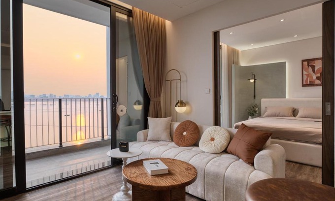 Yen Phu Apartment | Annam Premium - Amazing Lakeview & Balcony - WestLake
