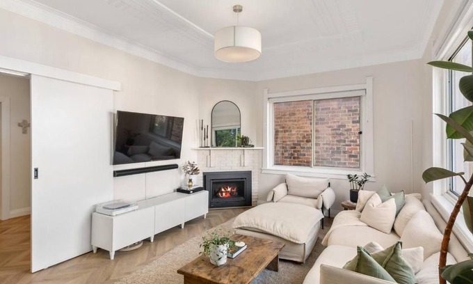 Wollongong CBD Apartment | Annie's Escape - Elegant Coastal Style by the Beach