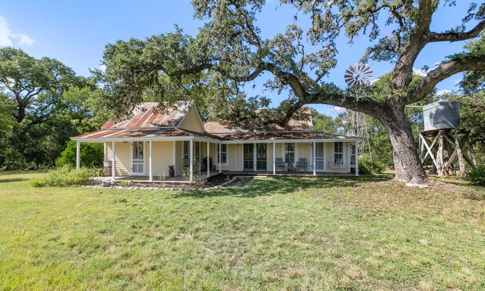 Center Point Cottage | Annie's River Cottage - Guadalupe River Access