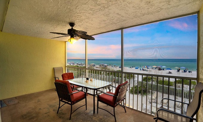 Bradenton Beach Condo | Anthony Beach Cottages - Gulfview Condo - 2 bedroom gulf front with heated pool