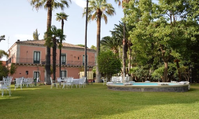 Mascalucia Villa | Antico Casale Merlot - ten beds