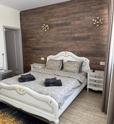Rasnov House | Antique Charm Home