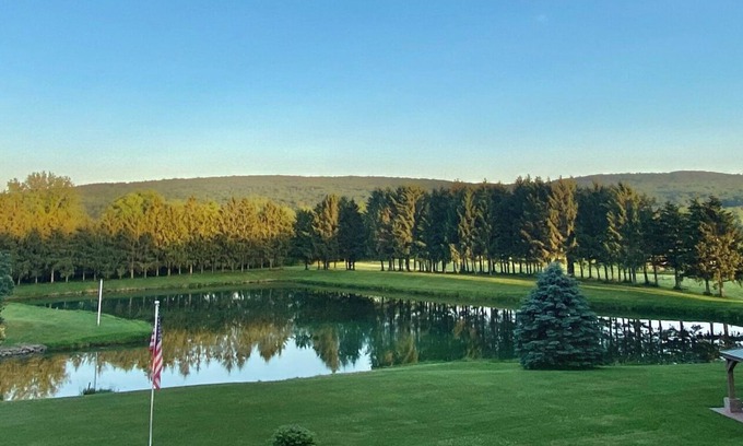 Baraboo Resort | Antique Room near Devils lake and Wisconsin Dells