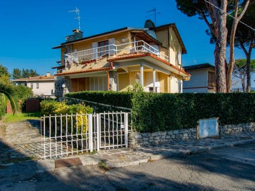 Marina di Castagneto Carducci Apartment | Apartment Duna Marina by Interhome