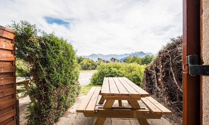 La Toussuire Apartment | Apartment 'Studio' with Mountain View, Private Terrace and Wi-Fi