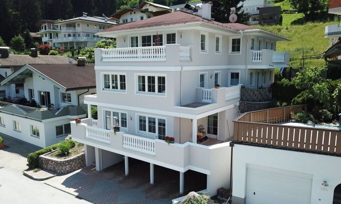 Hainzenberg House | Apart La Vita Comfortable holiday residence