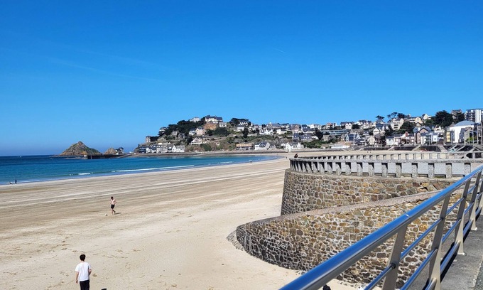 Pleherel-Plage-Vieux-Bourg Apartment | Apart Rdc 2-3-4 people 50m2 Ground floor+closed courtyard of 30m2 100m the beach
