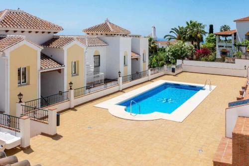 Chimenea Apartment | Apartamento 2 Dormitorios con vistas a la Piscina