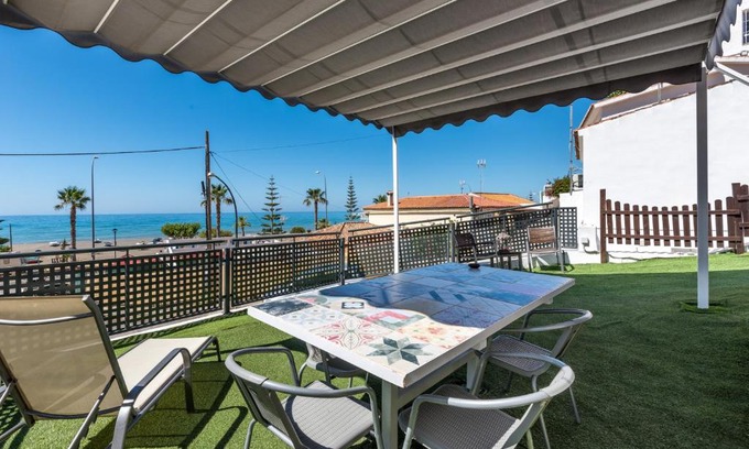 Benajarafe Apartment | Apartamento a pie de playa