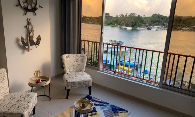 Guatape House | Apartamento avenida malecón 5to piso vista al lago