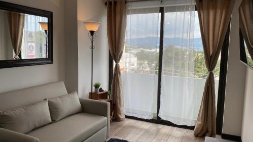 Zona 12 Apartment | Apartamento Centro de la Ciudad de Guatemala, zona 12 Edificio Petapolis