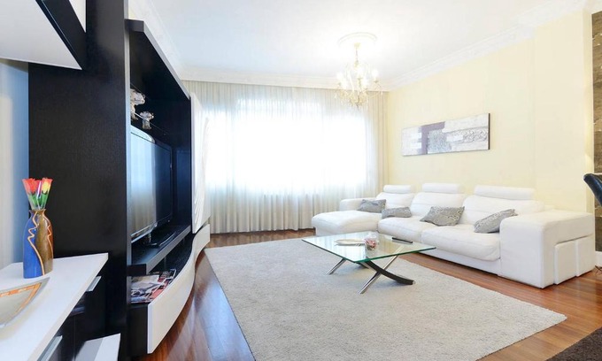 Abando Apartment | Apartamento frente al Guggenheim con wifi y parking privado gratis