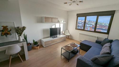 Las Campas y San Claudio Apartment | Apartamento LOS VEGA- parking privado