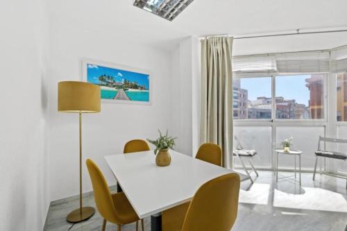 Perchel Sur Apartment | Apartamento luminoso cuarteles by greensol homes