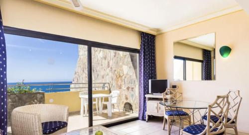 Tarajalillo Apartment | Apartamento superior con balcon amplio y sala de estar Bahia Feliz
