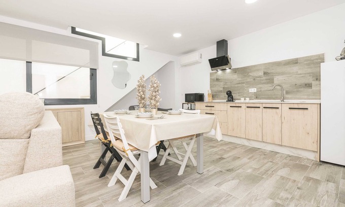 Rota House | APARTAMENTO TOM-ISI - Cozy Apartment in Rota with Free WiFi and 5 Minutes from the Beach