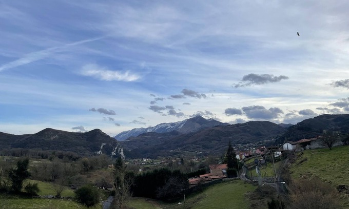 Santa Marina de Oblanca Apartment | Apartamentos Las Caldas . Castillo de Priorio , 15 Minutos del Centro de Oviedo