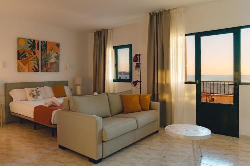 Los Delfines Hotel | Apartamentos Moon Dreams Cabo de Baños
